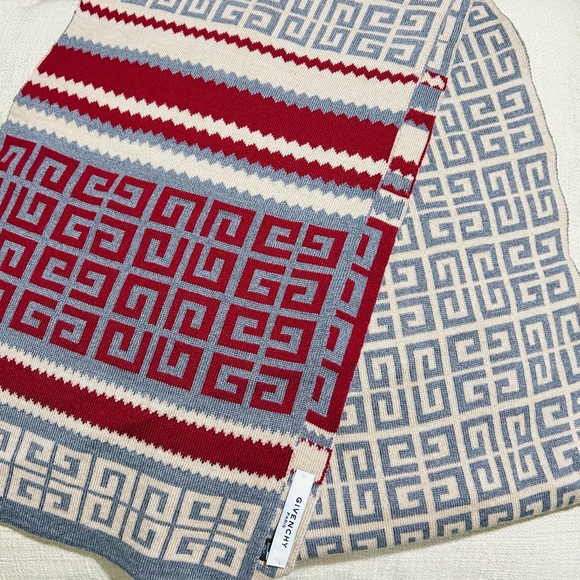 NWOT Givenchy 4G Monogram 100% Wool Unisex Scarf - Picture 6 of 12